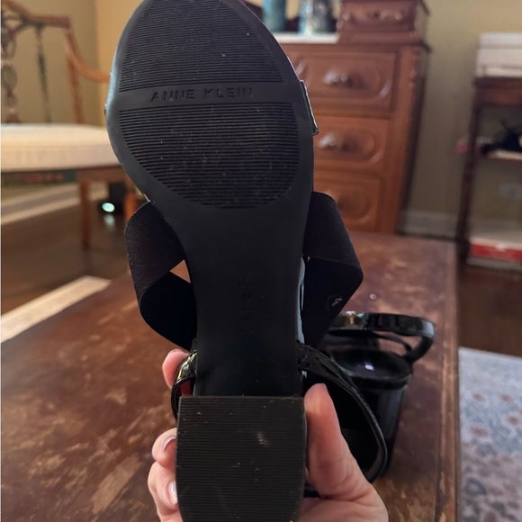 Anne Klein Patent/Fabric Sandals. Black Size 10. - Picture 8 of 8